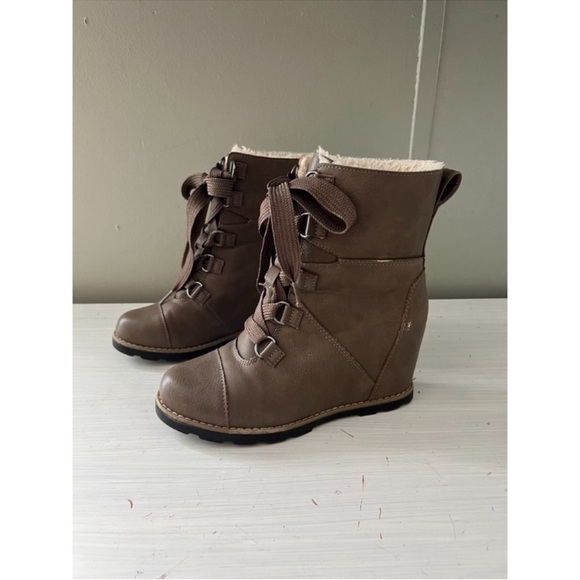 Universal Thread Katherine Lace Up Boot Tall Fur Fleece Grey Snow - Size 7 - Picture 2 of 8